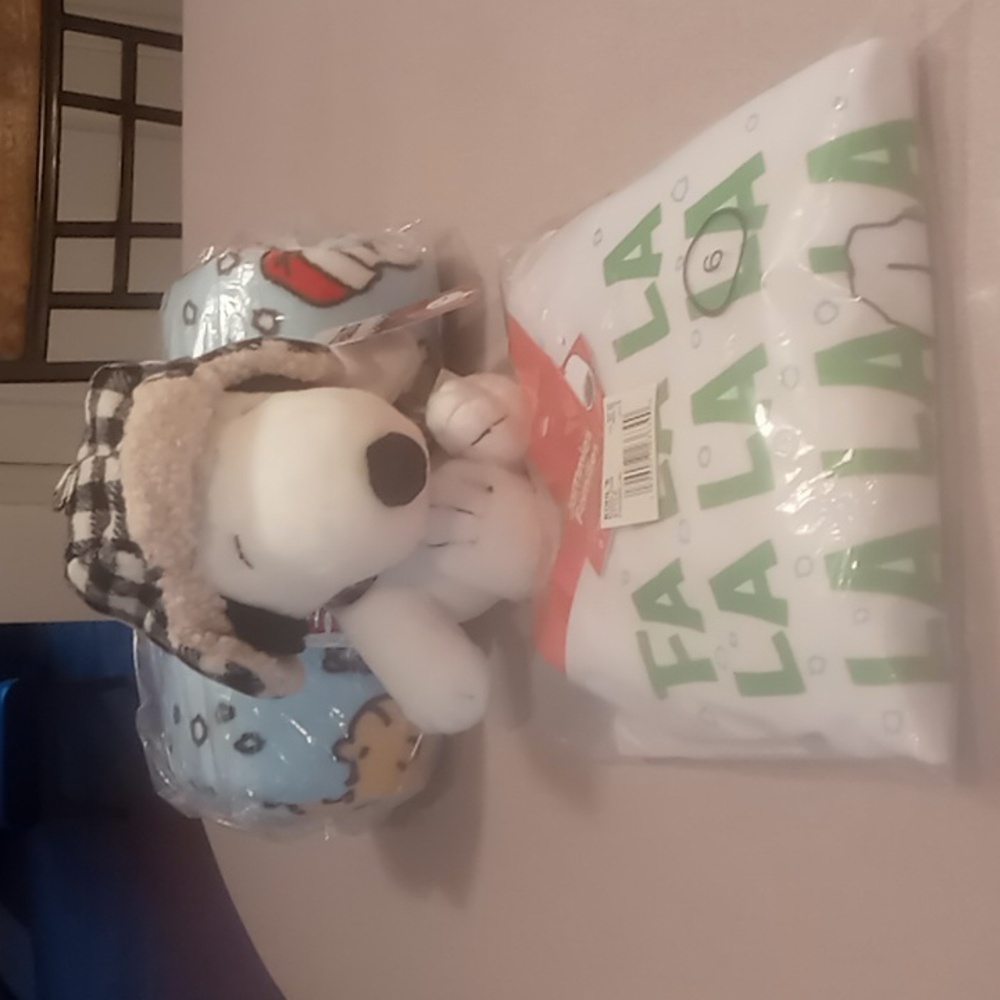 Peanuts Pajama Set Size 4 & 6/ Peanuts Snoopy & Charlie Brown Blanket & Snoopy
